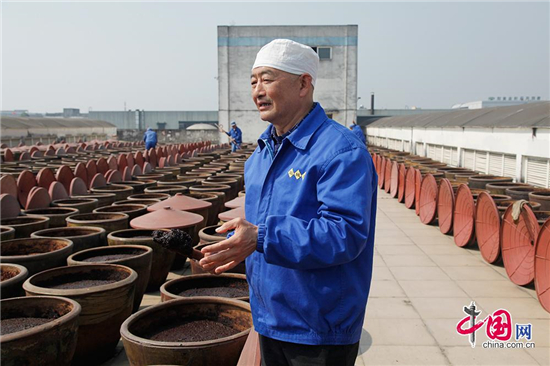 谢霆锋墨镜扮酷 被问王菲瞬间露笑容_米乐M6(图3) 米乐M6