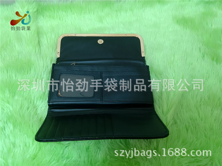 何超仪巴黎街拍又美又飒 霸气演绎换装秀|m6最新官网