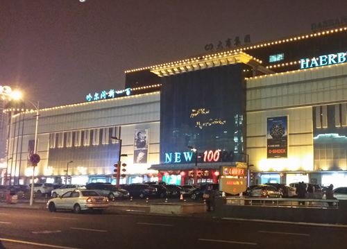 【米乐M6】关之琳为亡父选风水宝地 关山前妻没有露面(图)(图2) m6最新官网