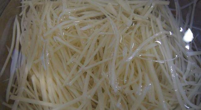 王喜深宵节目拷问乐易玲 逼对方承认娱圈有潜规则-m6最新官网(图2) 米乐M6官方入口