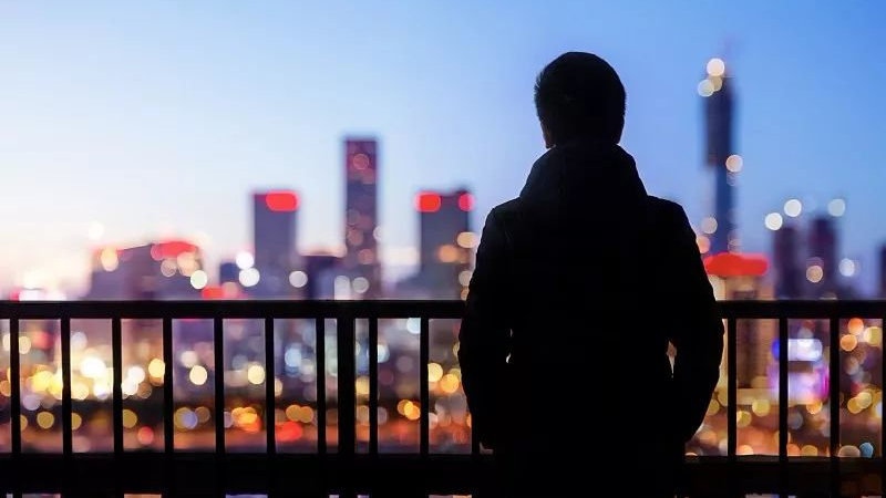 “m6最新官网”吴镇宇携Feynman法国拍写真 潮装上阵自带表情包(图1) 米乐M6官方入口
